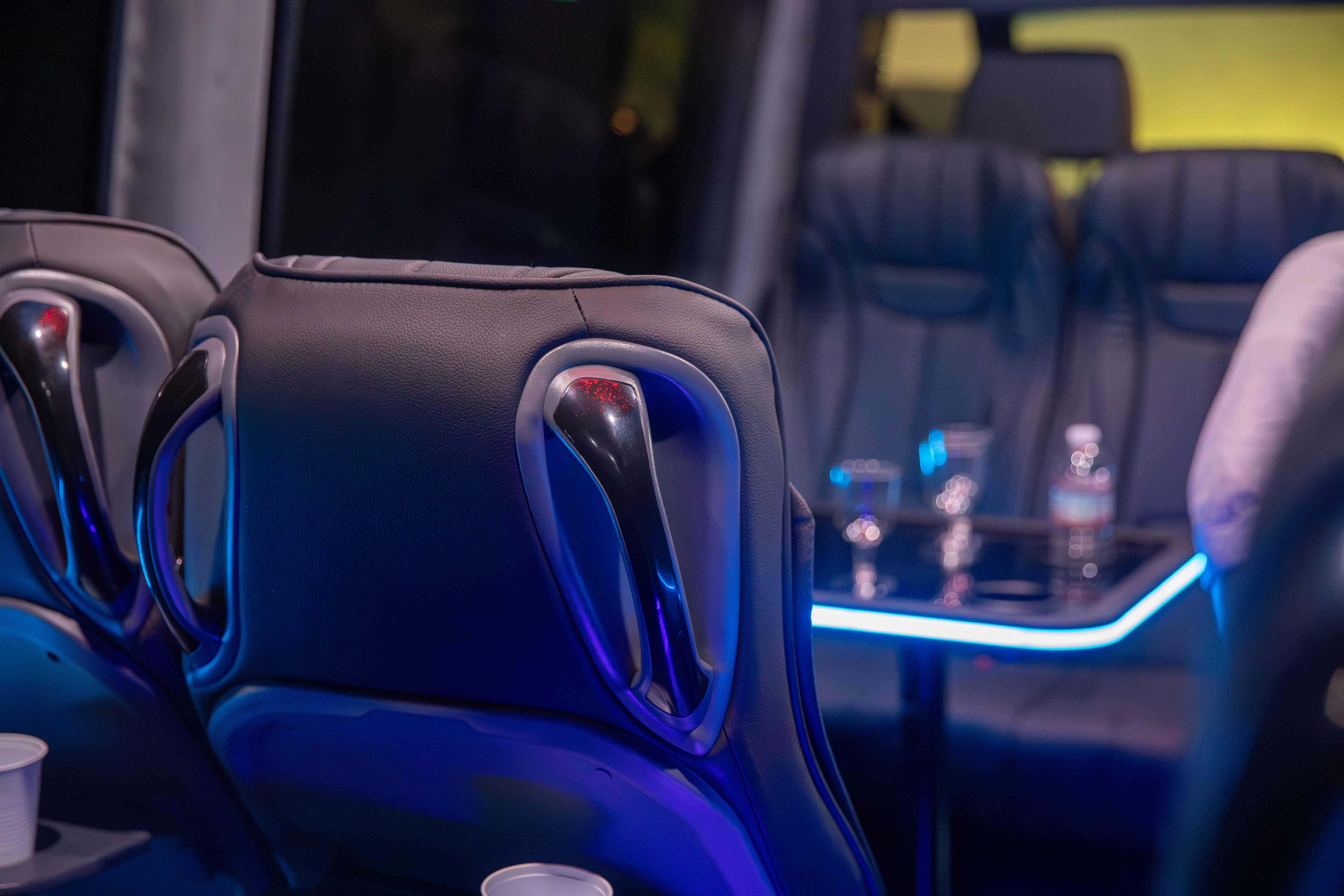 MERCEDEZ-BENZ SPRINTER 3500 AWD 14 PASSENGER Image 8