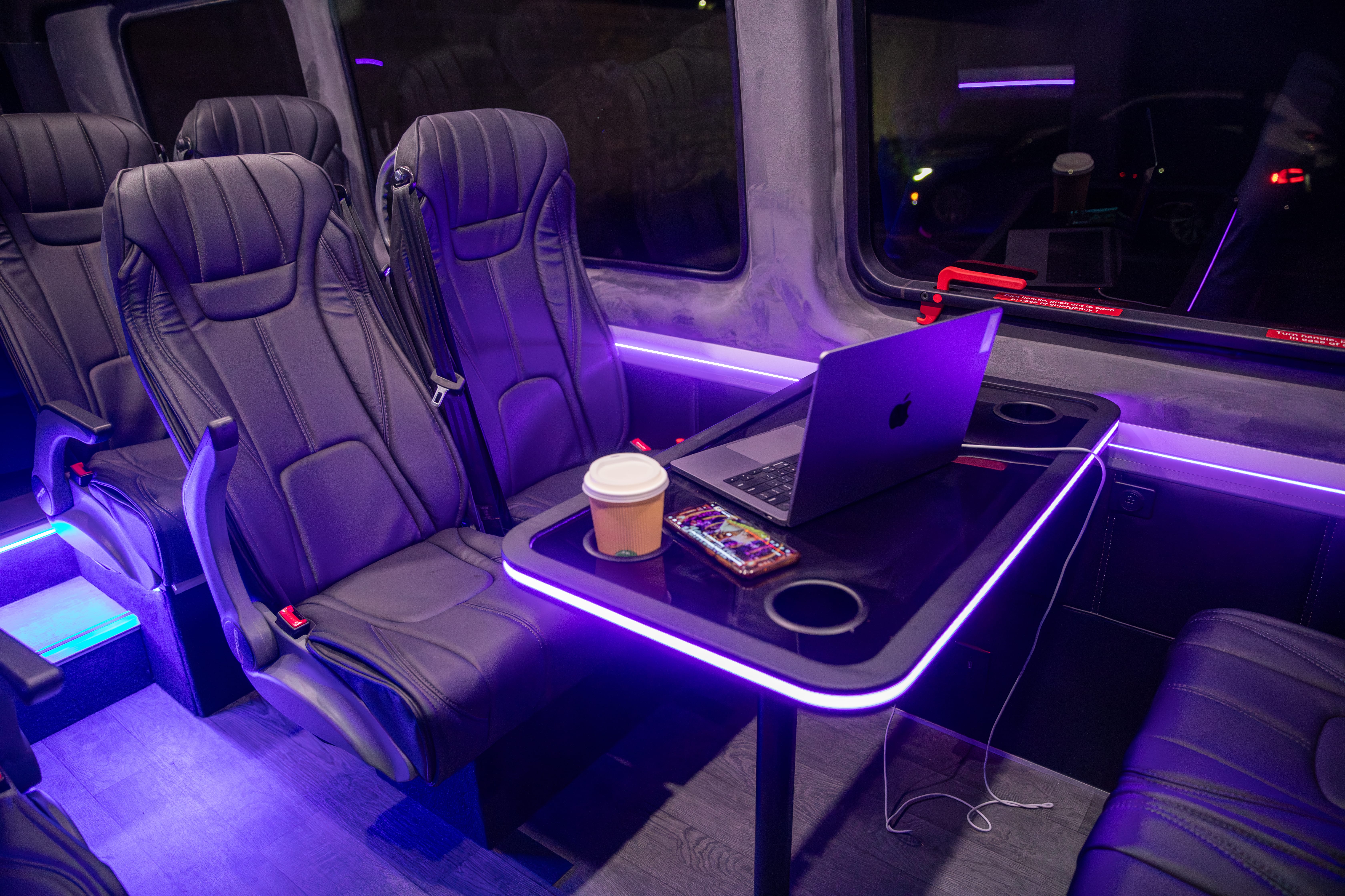 MERCEDEZ-BENZ SPRINTER 3500 AWD 14 PASSENGER Image 4