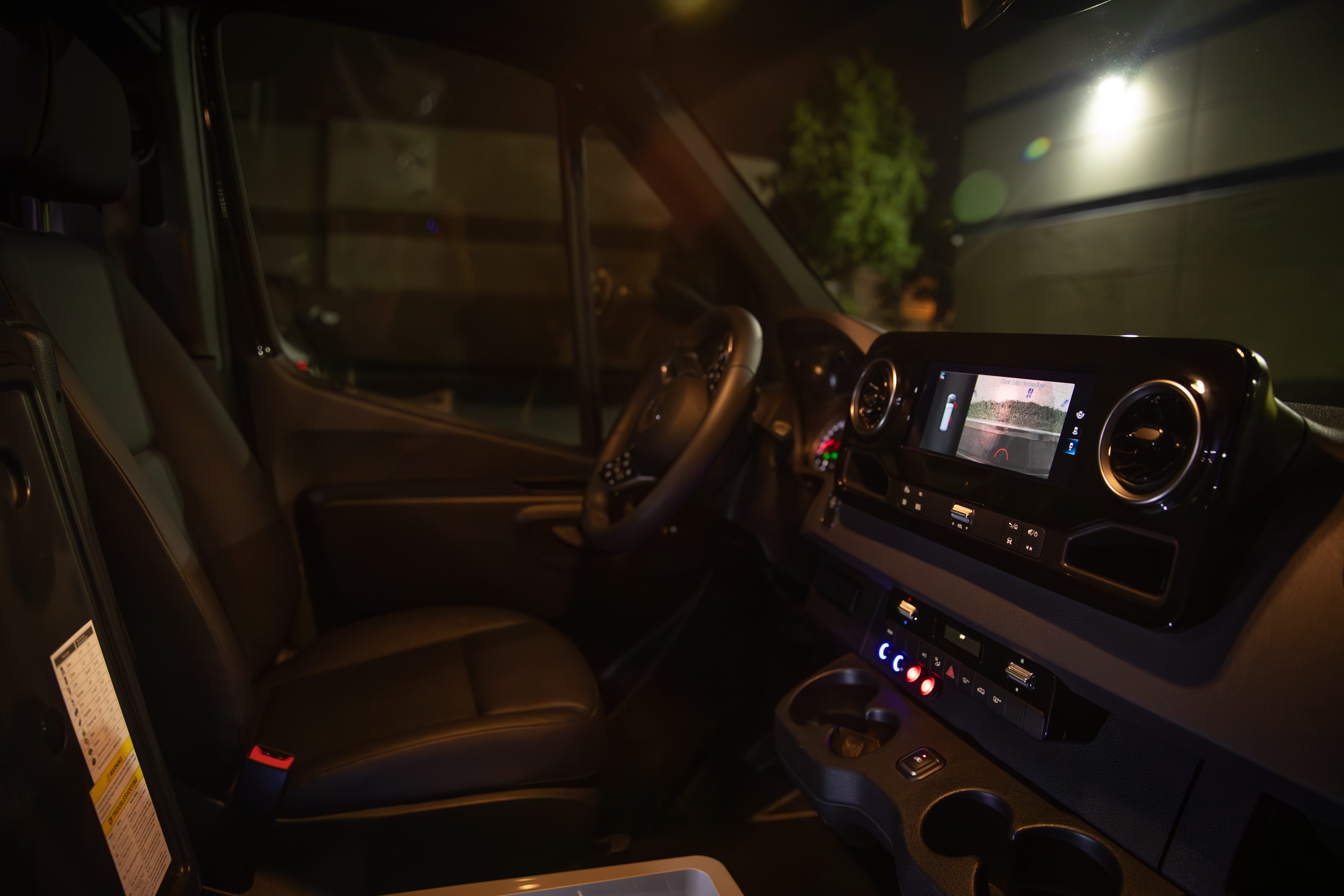 MERCEDEZ-BENZ SPRINTER 3500 AWD 14 PASSENGER Image 15