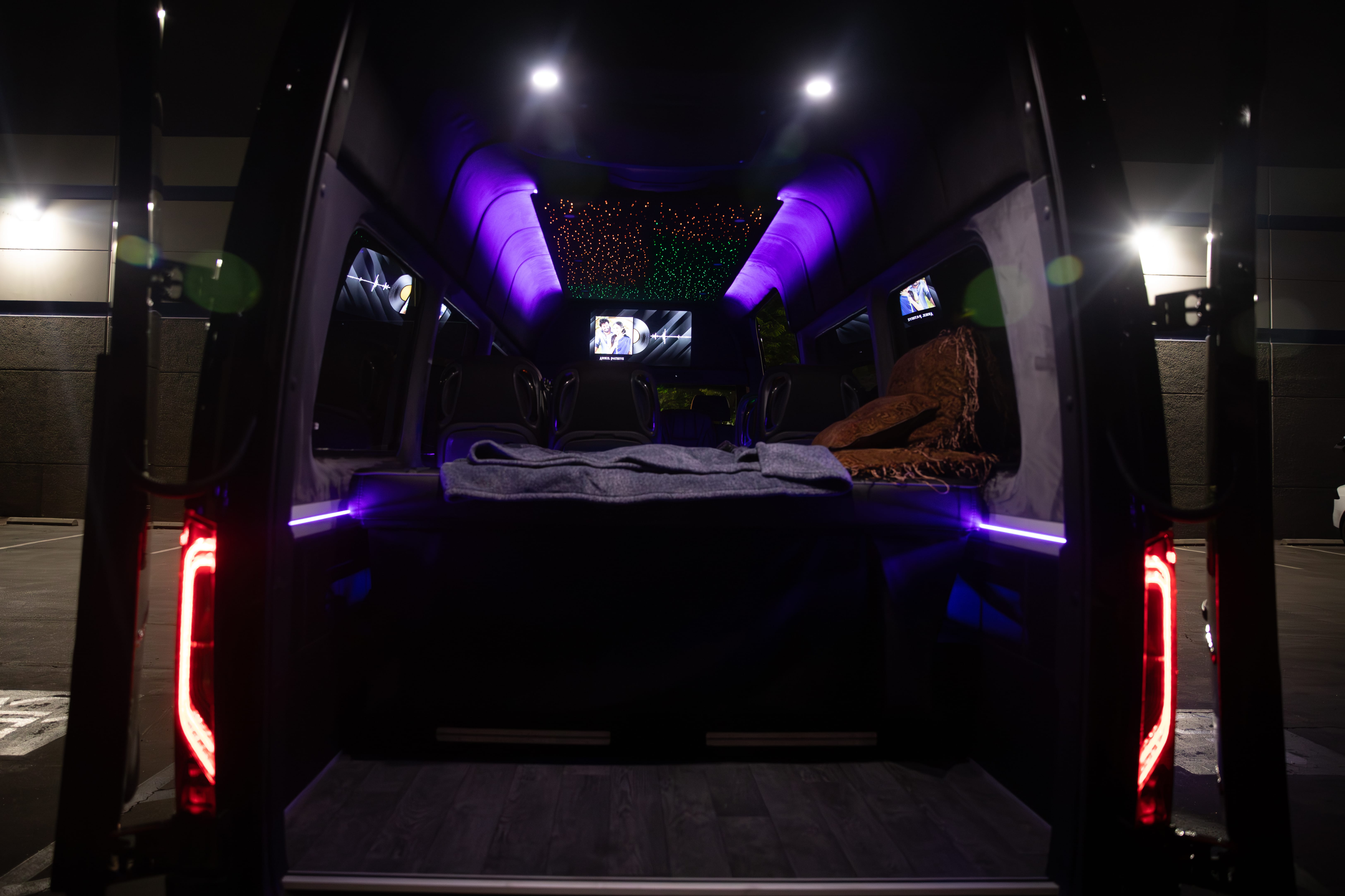 MERCEDEZ-BENZ SPRINTER 3500 AWD 14 PASSENGER Image 37