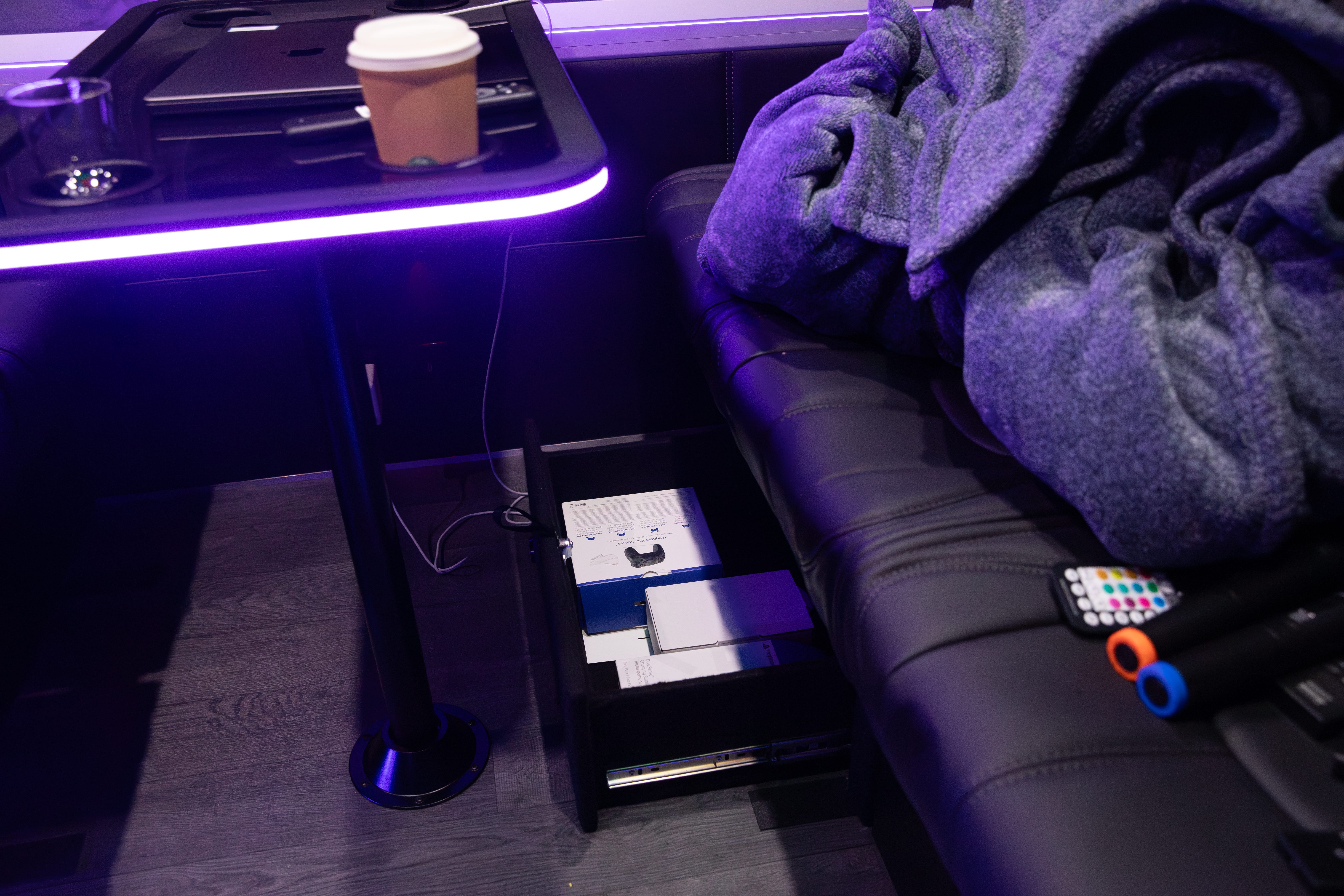 MERCEDEZ-BENZ SPRINTER 3500 AWD 14 PASSENGER Image 9