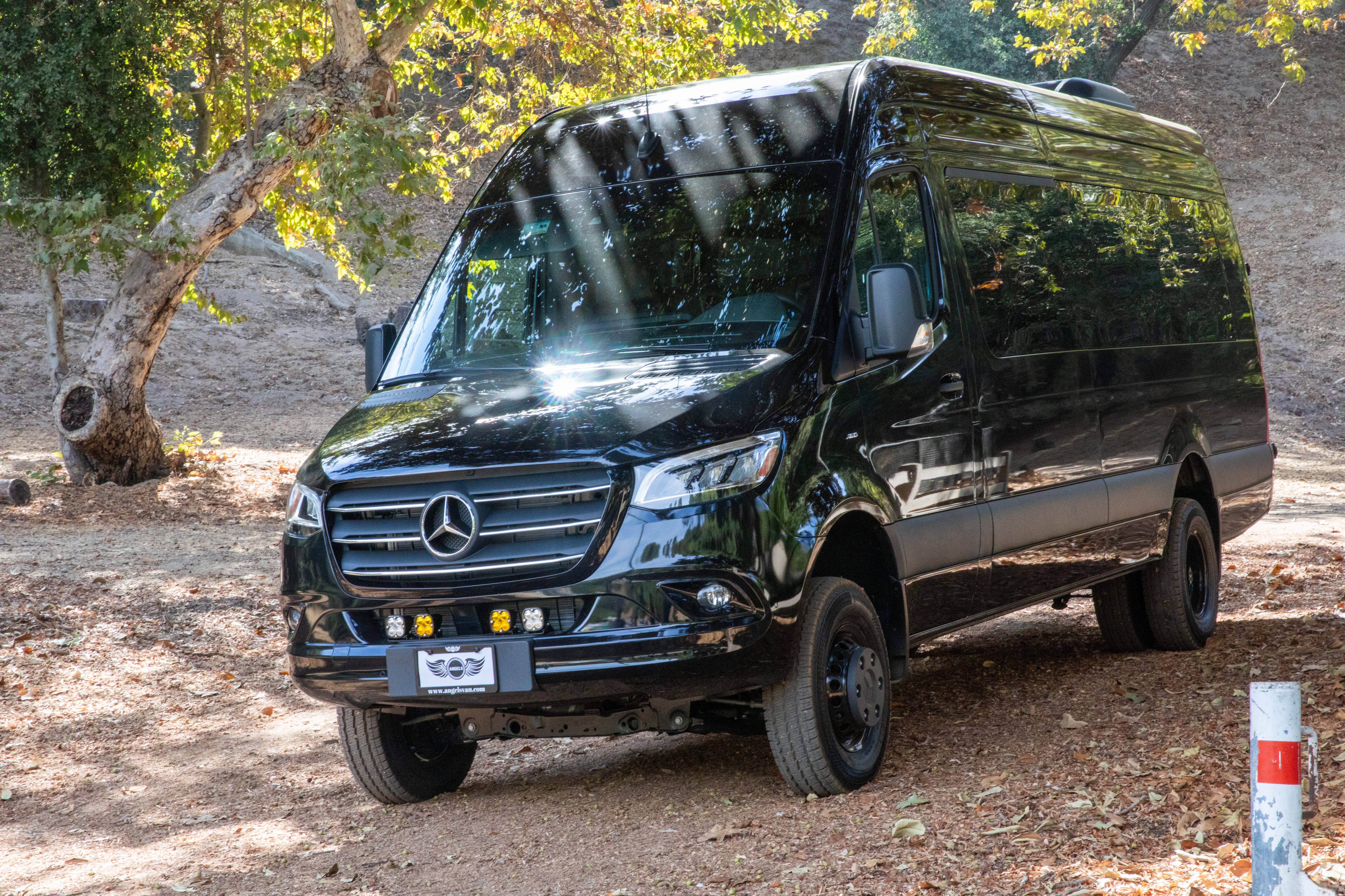 MERCEDEZ-BENZ SPRINTER 3500 AWD 14 PASSENGER Image 7