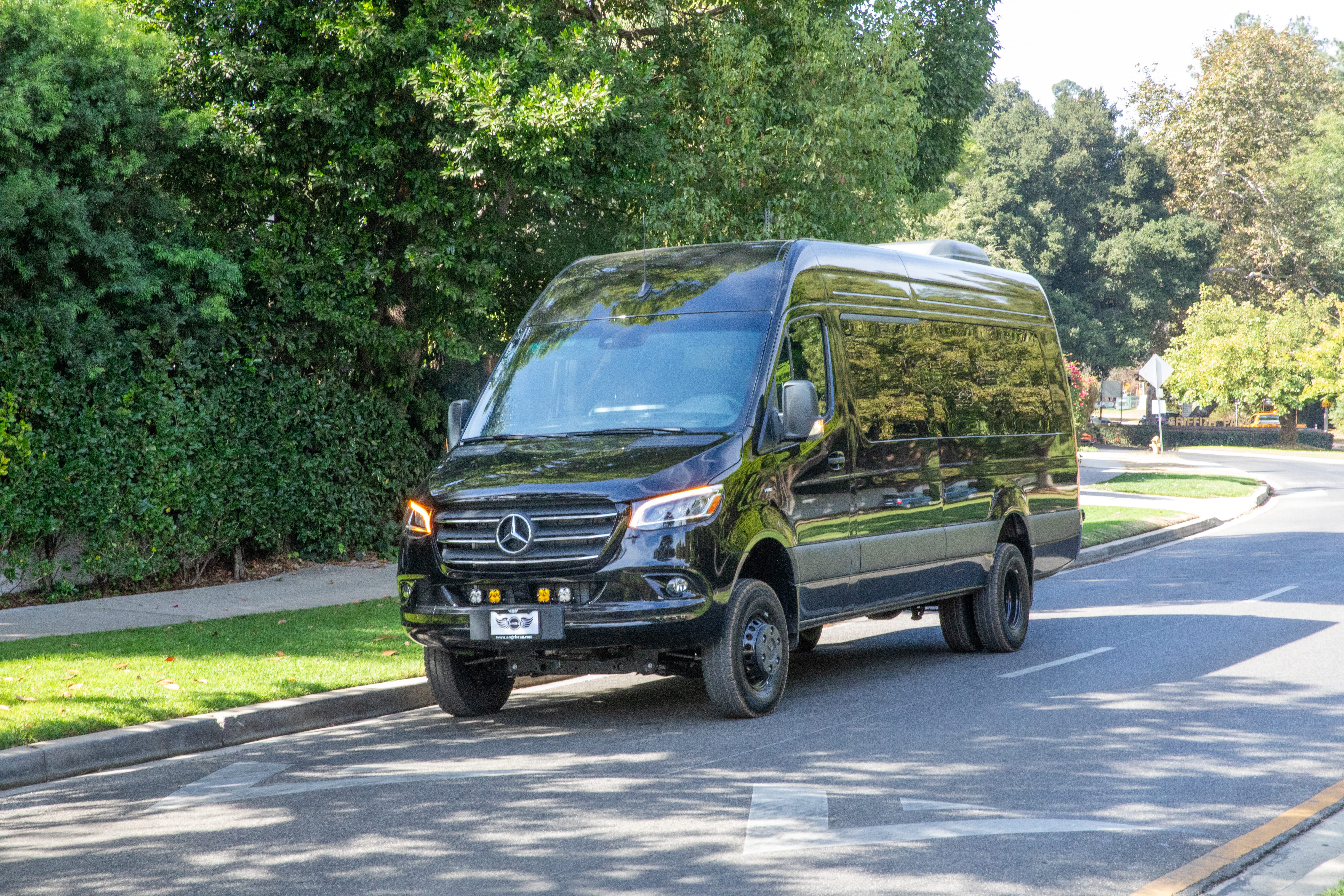 MERCEDEZ-BENZ SPRINTER 3500 AWD 14 PASSENGER Image 16