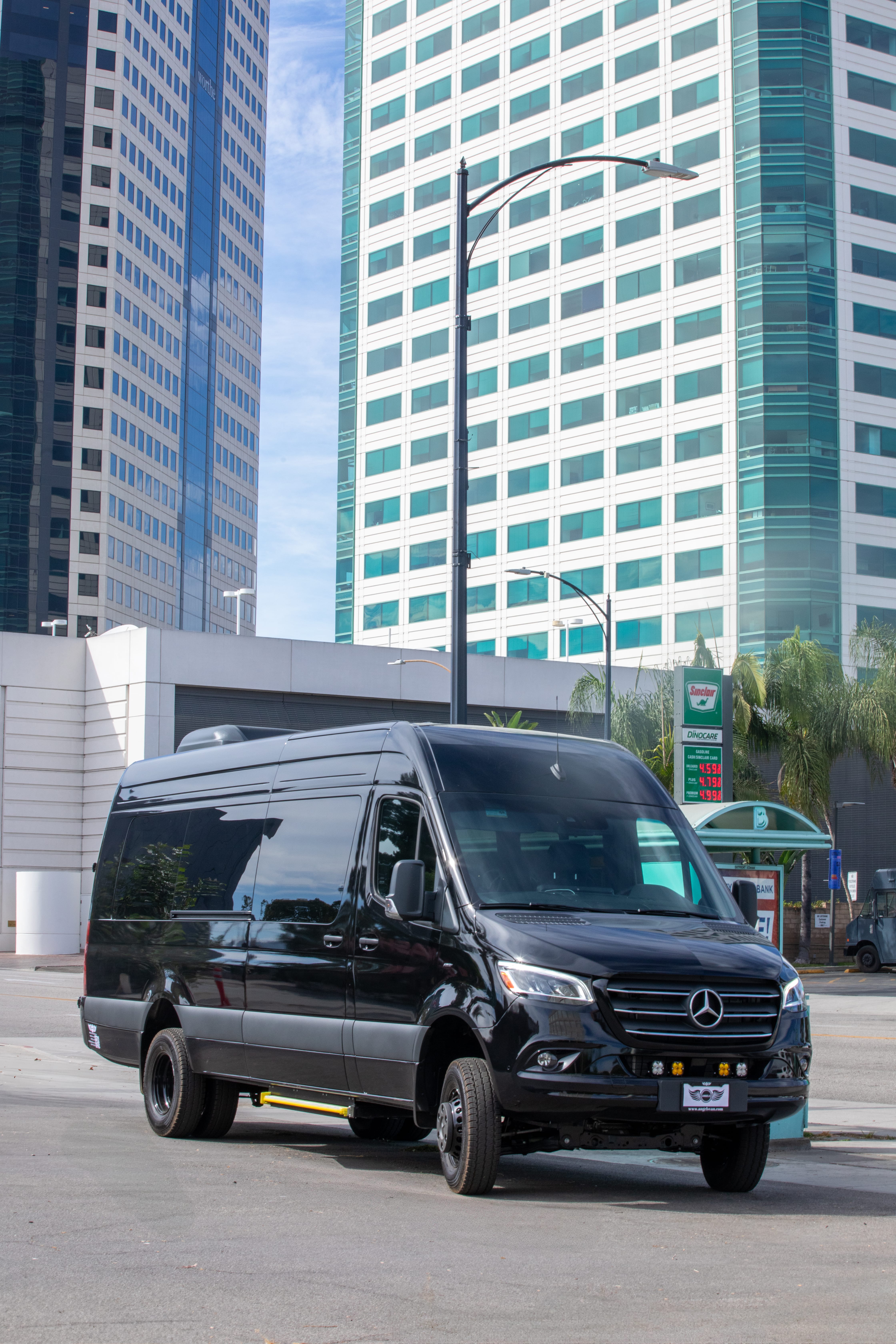 MERCEDEZ-BENZ SPRINTER 3500 AWD 14 PASSENGER Image 34