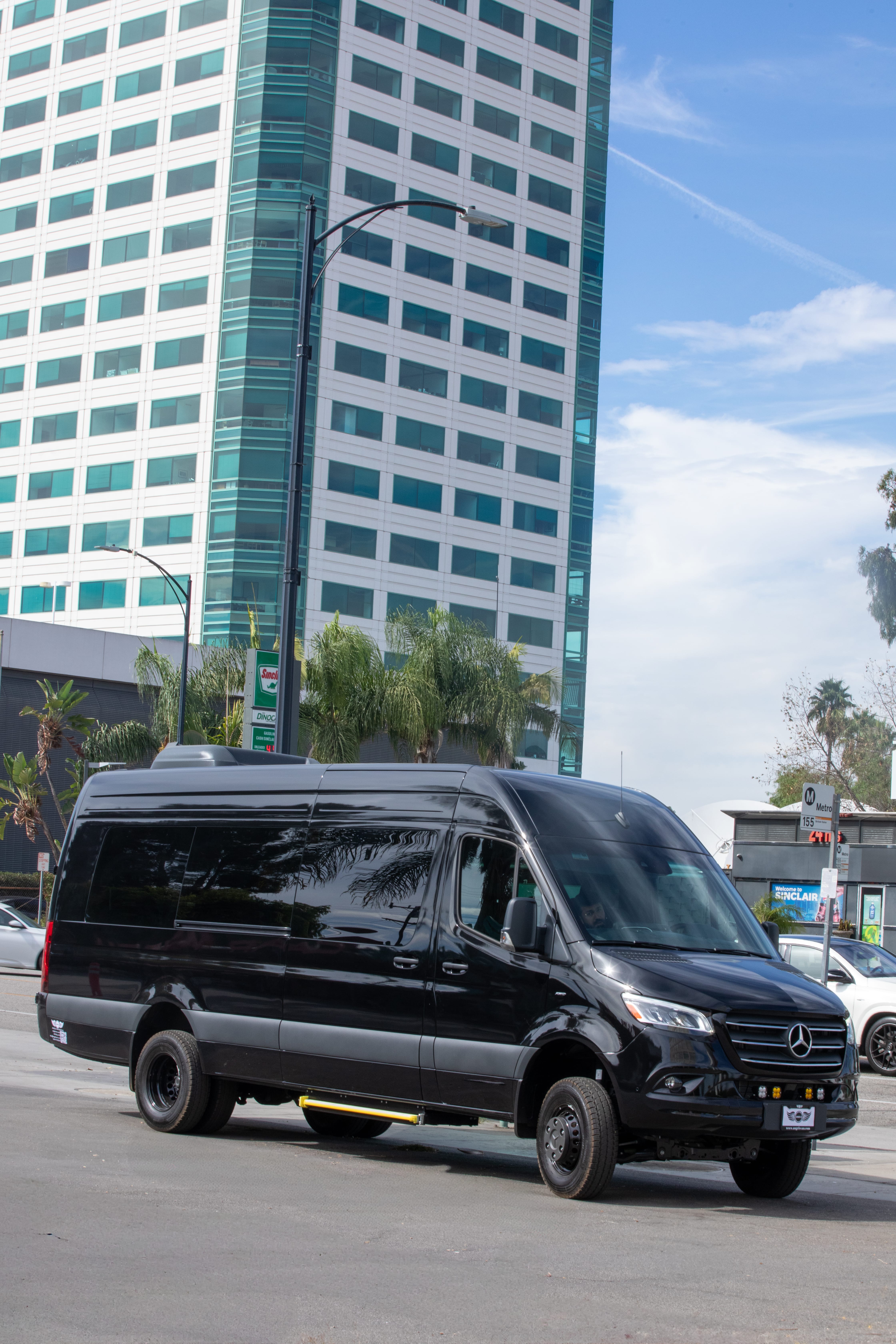 MERCEDEZ-BENZ SPRINTER 3500 AWD 14 PASSENGER Image 14