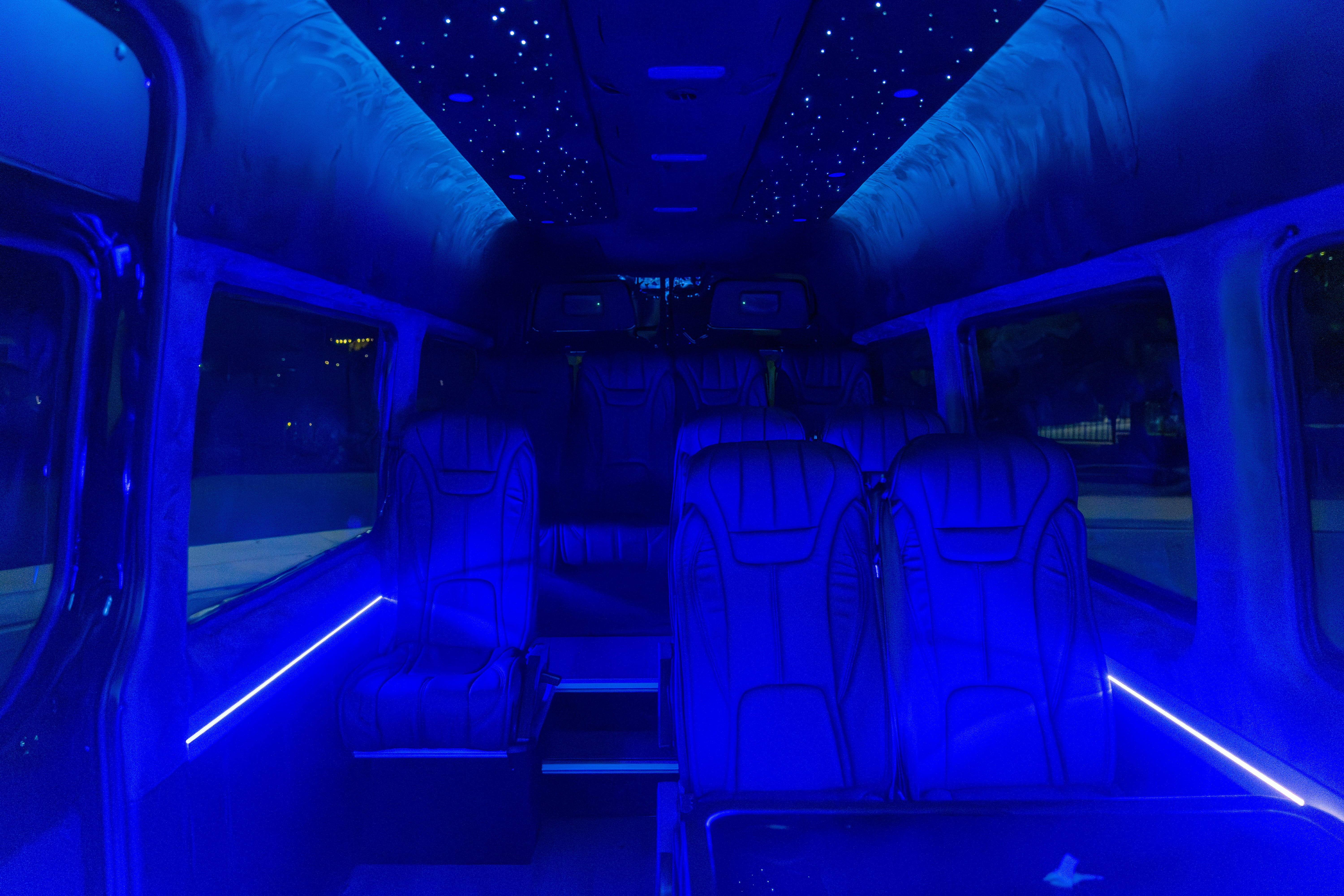 MERCEDEZ-BENZ SPRINTER 2500 14 PASSENGER Image 24