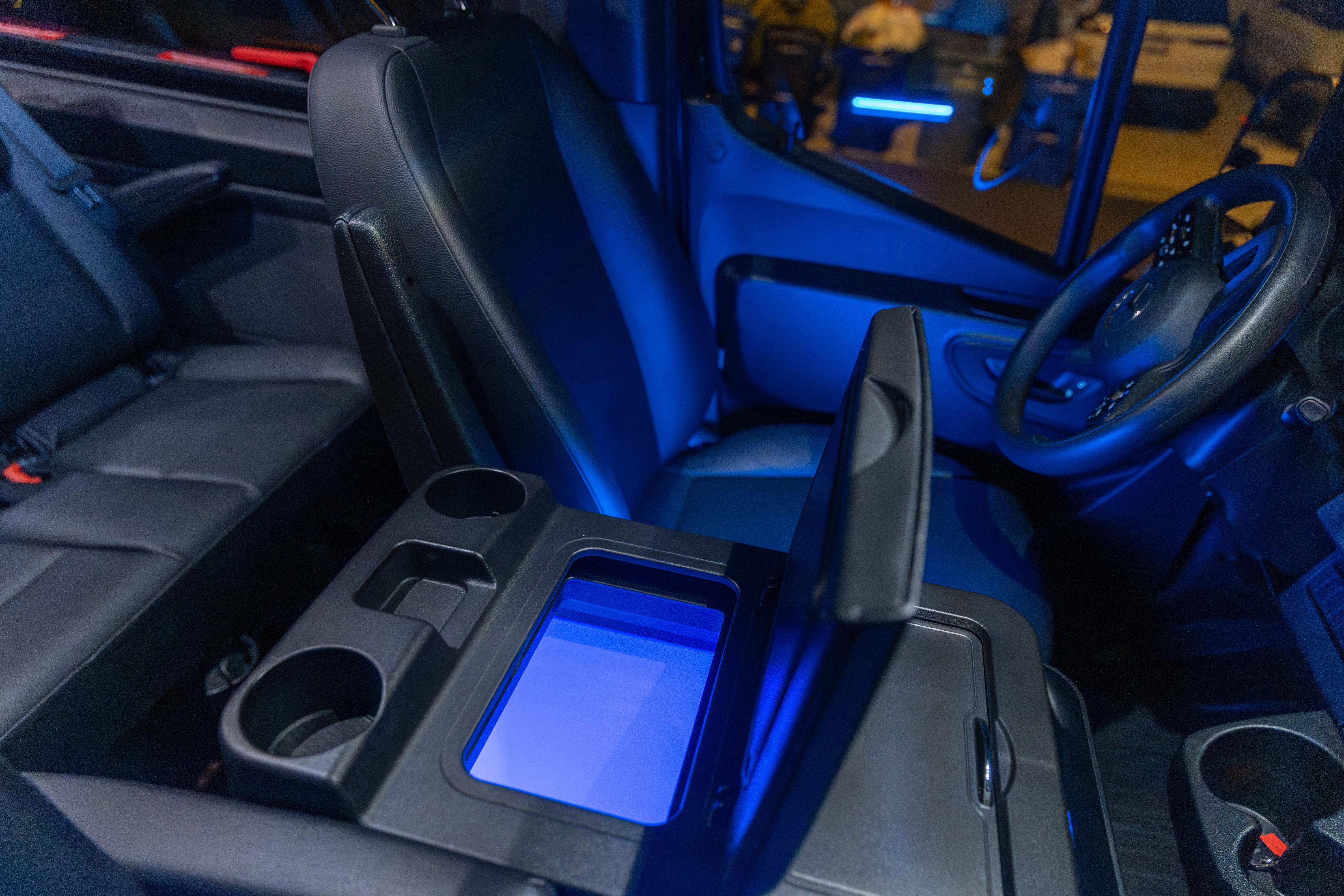 MERCEDEZ-BENZ SPRINTER 2500 15 PASSENGER Image 3