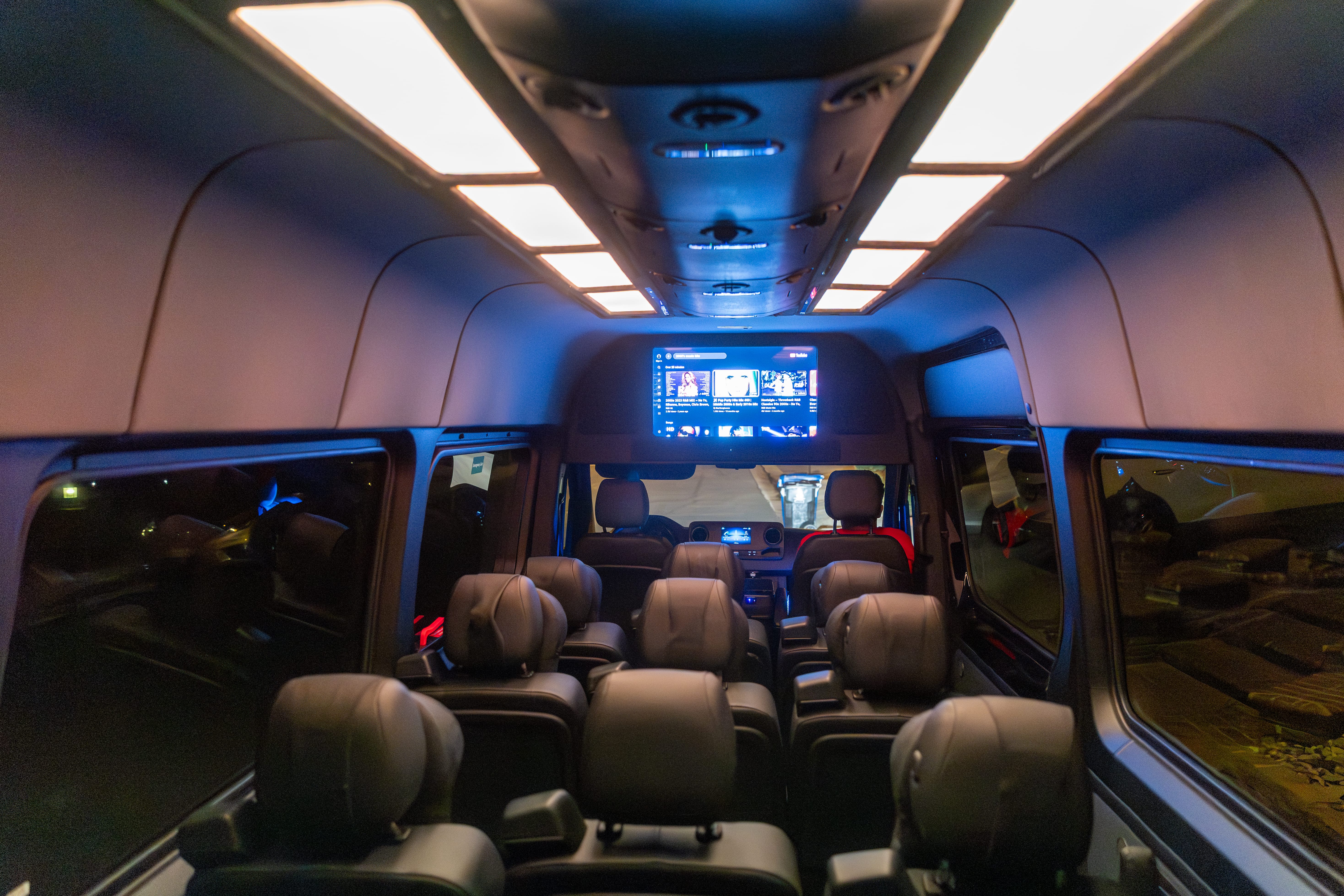 MERCEDEZ-BENZ SPRINTER 2500 15 PASSENGER Image 2