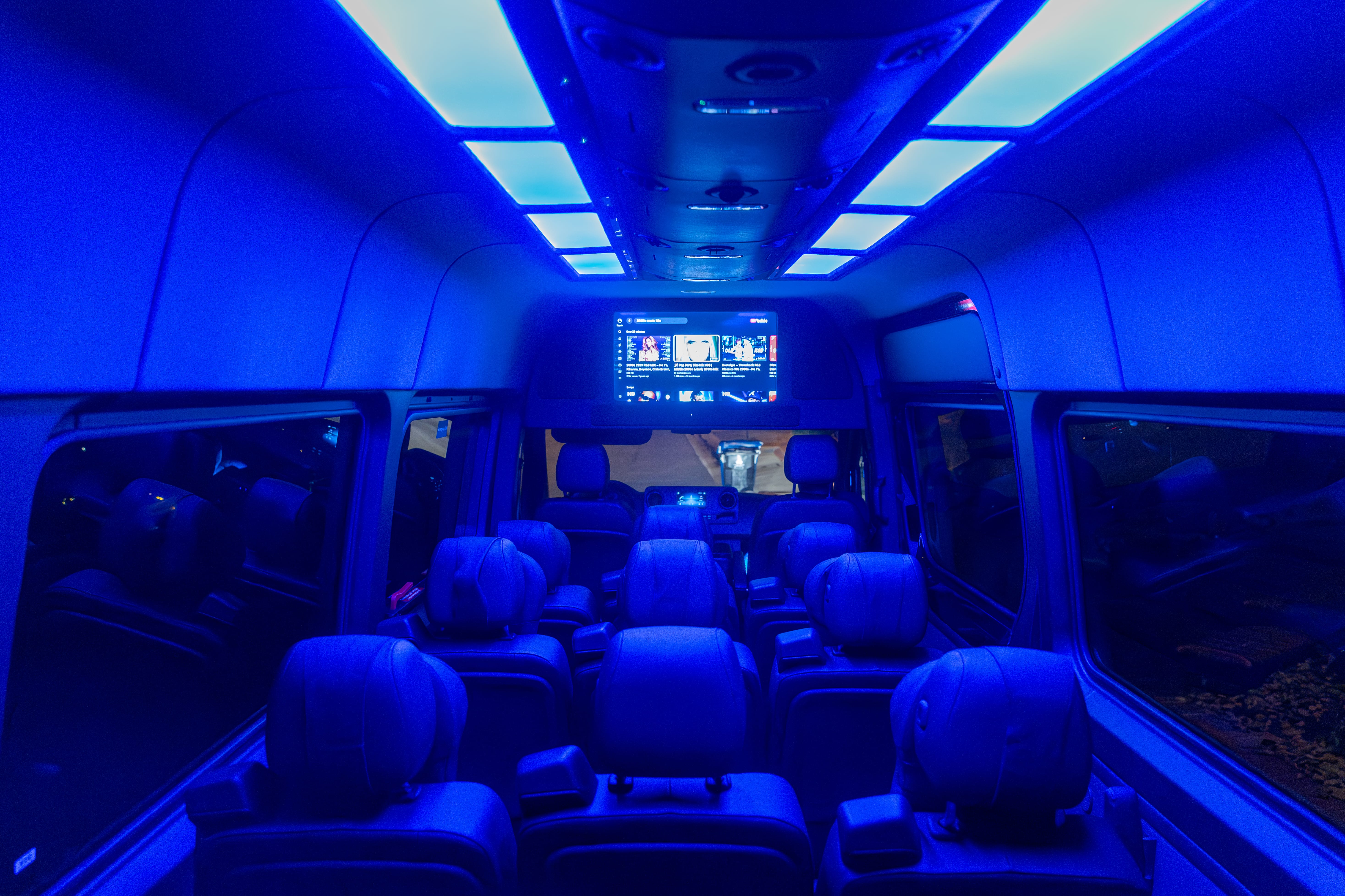 MERCEDEZ-BENZ SPRINTER 2500 15 PASSENGER Image 24