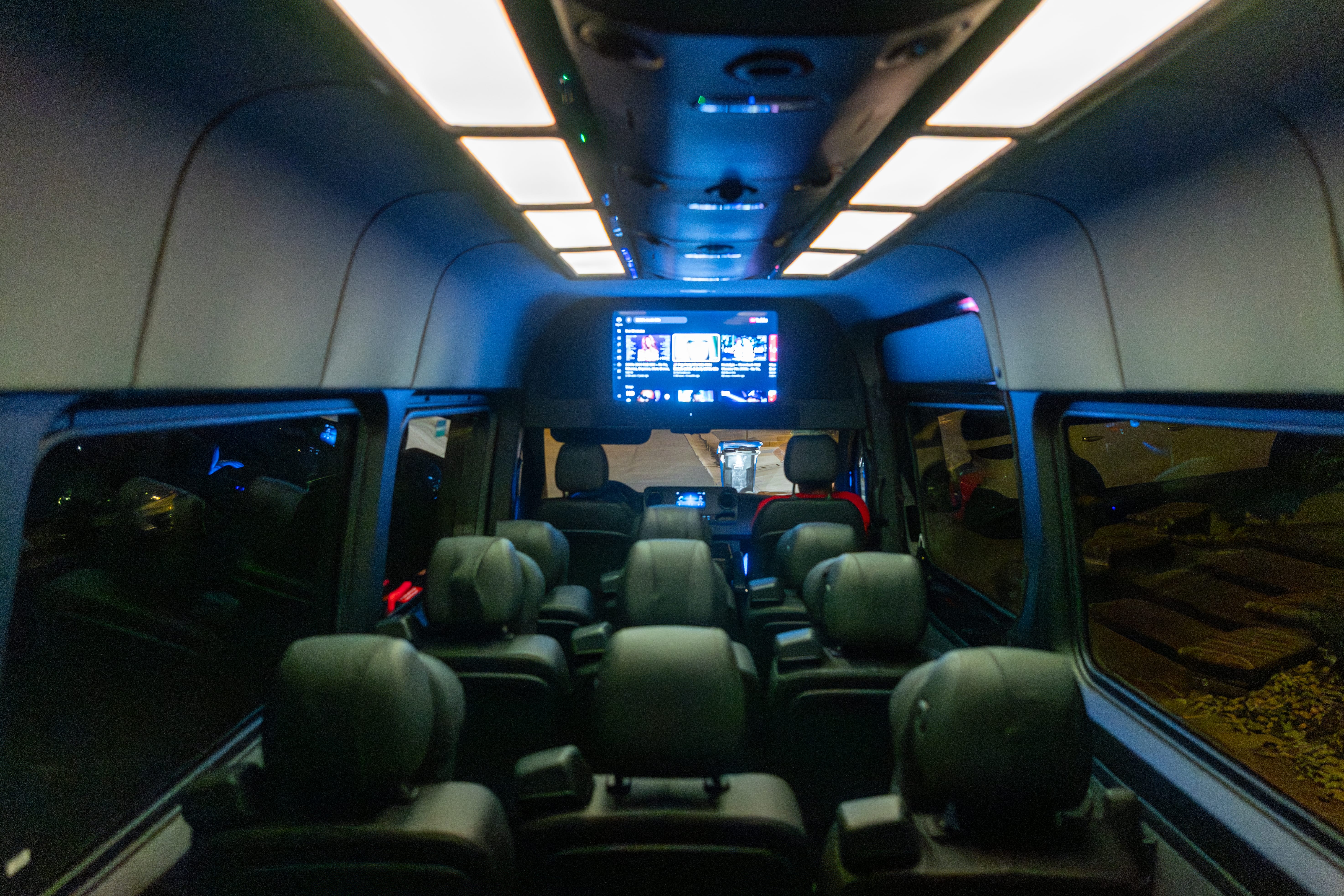 MERCEDEZ-BENZ SPRINTER 2500 15 PASSENGER Image 4