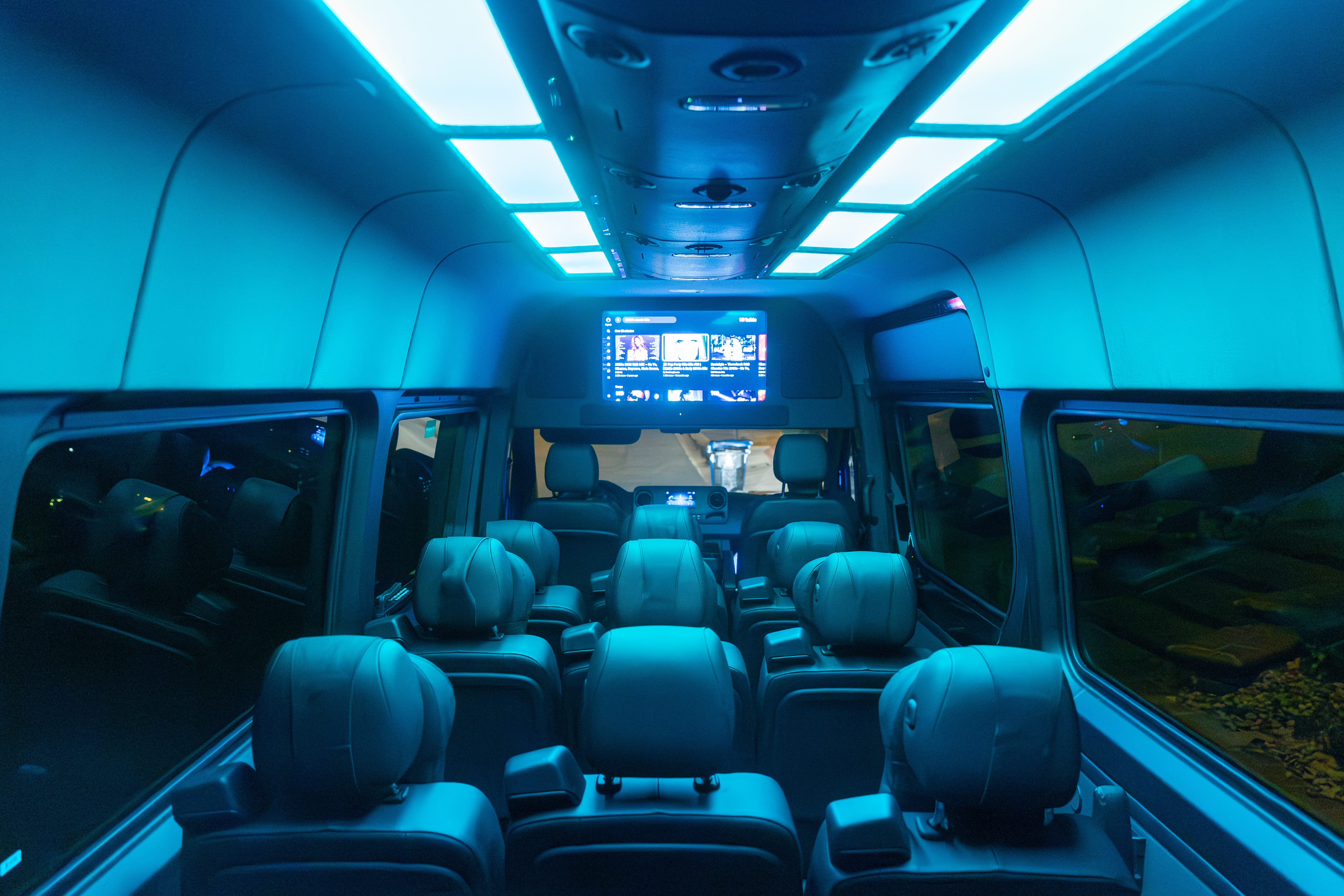 MERCEDEZ-BENZ SPRINTER 2500 15 PASSENGER Image 26