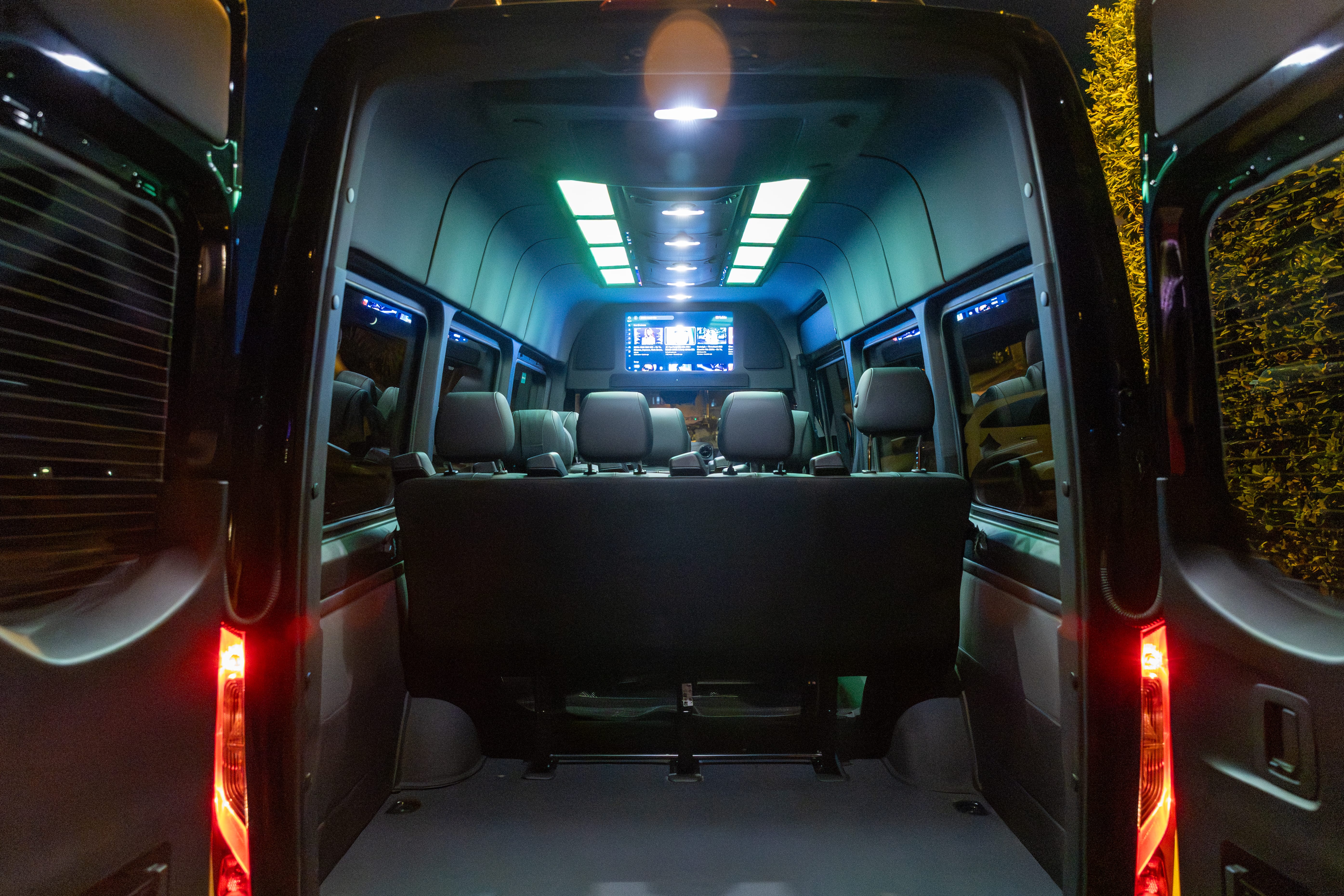 MERCEDEZ-BENZ SPRINTER 2500 15 PASSENGER Image 31