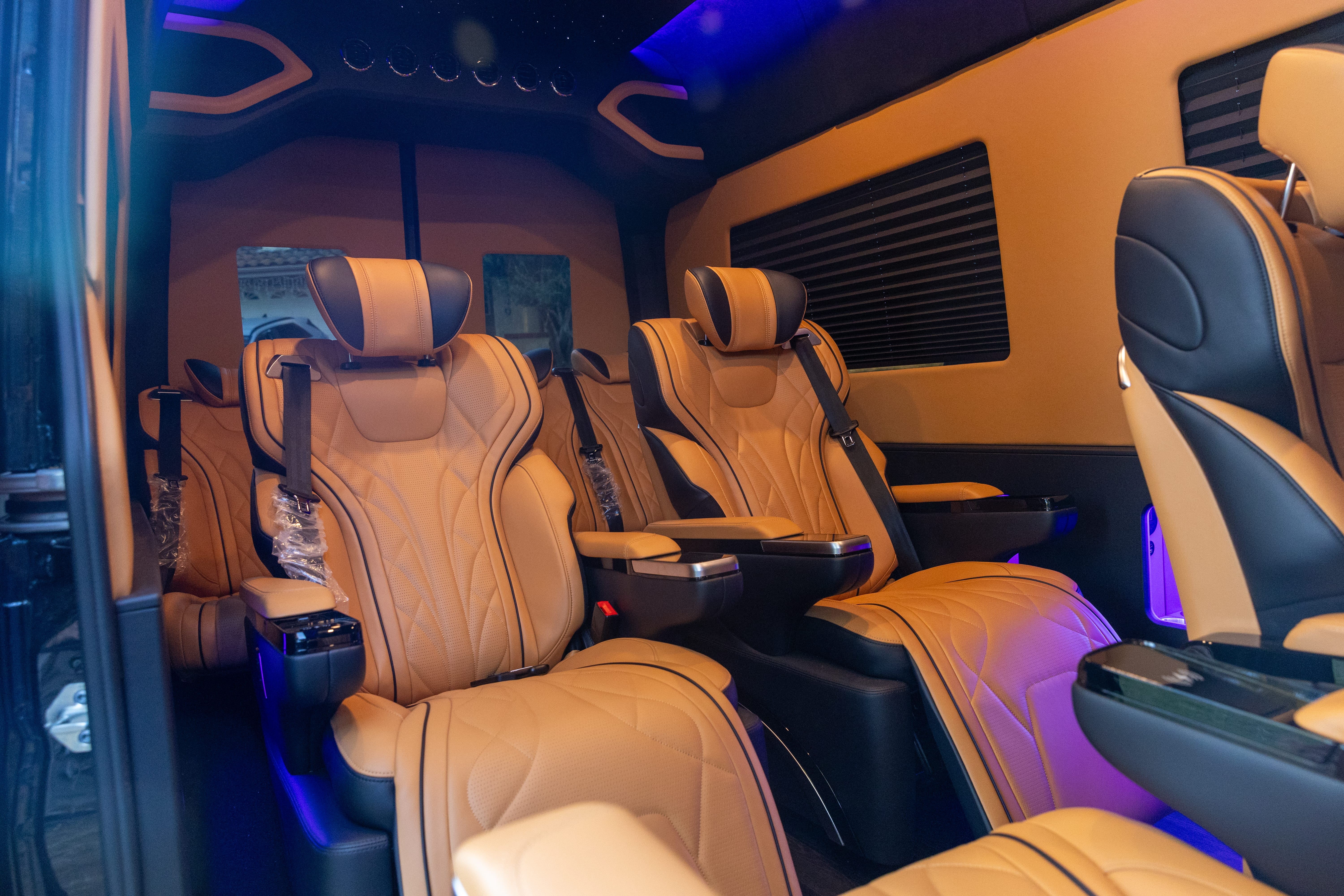 MERCEDEZ-BENZ ULTRA LUXURY VIP PRESIDENTIAL JET  SPRINTER 10 PASSENGER Image 2