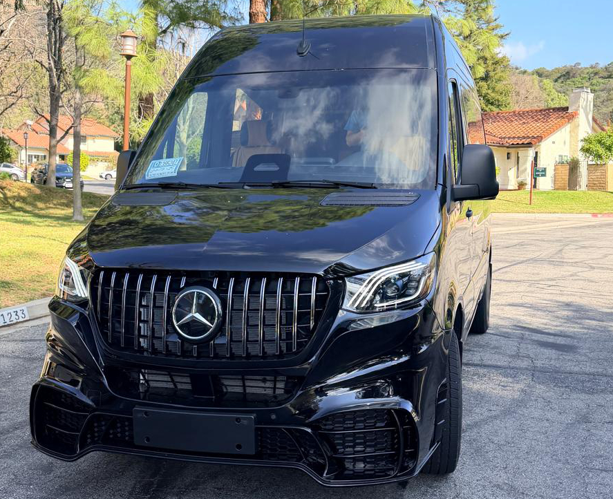 MERCEDEZ-BENZ ULTRA LUXURY VIP PRESIDENTIAL JET  SPRINTER 10 PASSENGER Image 1