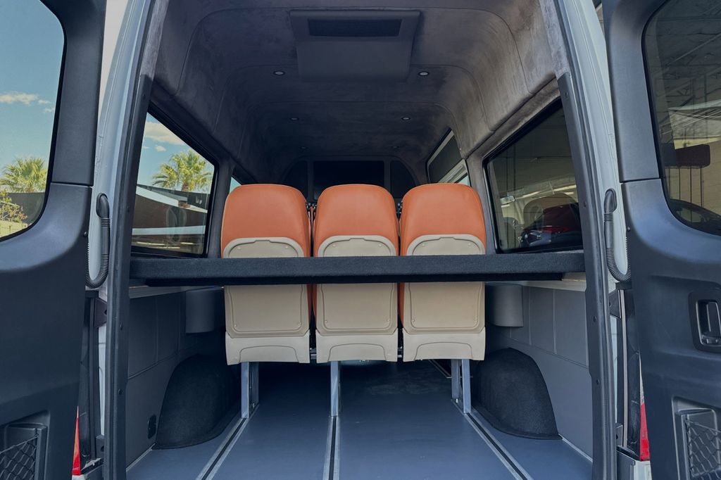 MERCEDEZ-BENZ SPRINTER 2500 10 PASSENGER Image 3